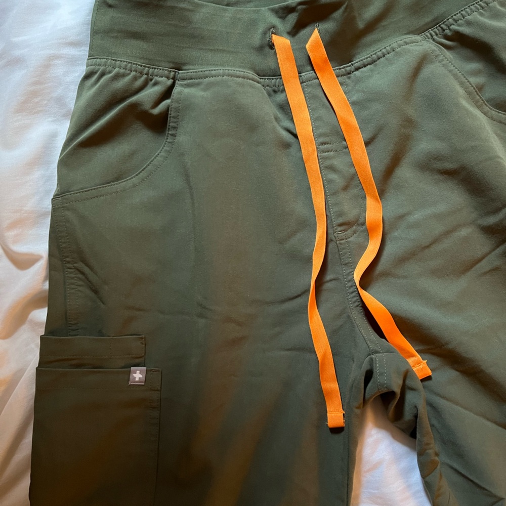 Figs Moss Kade Cargo